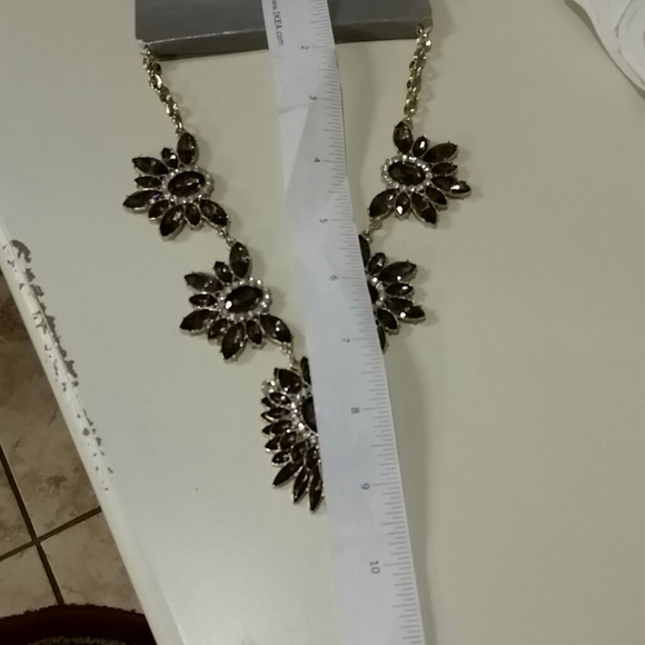 NWT amethyst and crystal statement necklace - Picture 7 of 9